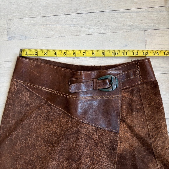 Save the Queen vintage leather skirt - Picture 9 of 11